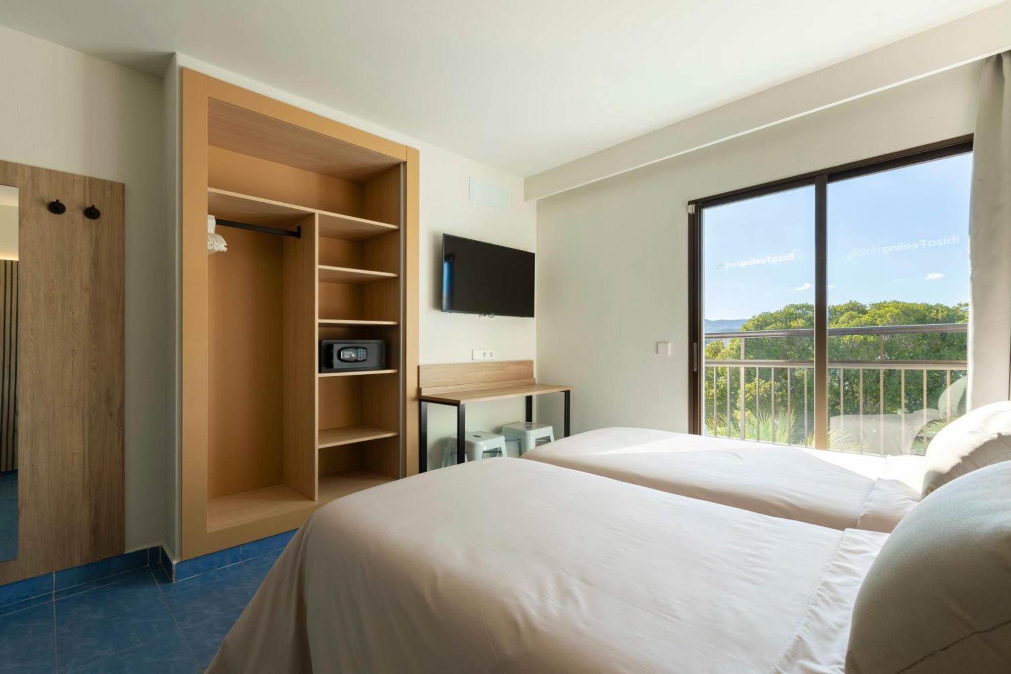 The Blue Apartments - Adults Only Sant Antoni de Portmany Екстериор снимка